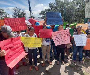 Alrededor de unas 25 personas se trasladaron hasta el Fuerte General de Cabañas en Tegucigalpa para exigir la liberación del alcalde.