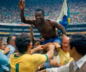 Pelé se ganó el apodo de “O Rei” luego de ganar la Copa del Mundo en 1958, 1962 y 1970.