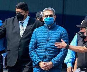 El expresidente de Honduras ahora deberá demostrar que no tiene dinero para poder tener un abogado público.