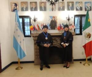 Embajadora y cónsul de Honduras son reconocidos con Doctorado Honoris Causa en Ciudad de México.