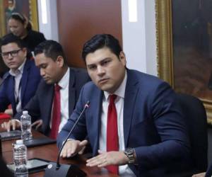 Marlon Ochoa tuvo una fuerte discusión con Marlon Lara durante un foro televisivo y soltó polémicas declaraciones que han generado mucho malestar por parte del sistema financiero.