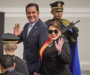 La presidenta Xiomara Castro lució bastante sobria durante su participación en la ceremonia de investidura del presidente Nayib Bukele en San Salvador, El Salvador. Aquí las imágenes de su look.