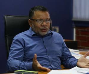 El gerente de la UMAPS, Arturo Tróchez, tuvo un cruce de palabras con empleados del SANAA en las oficinas de la UMAPS.