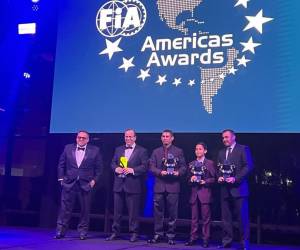 <i>Ficohsa Seguros, líder en la industria aseguradora, celebra el reconocimiento de la FIA por nuestras campañas de seguridad vial.</i>
