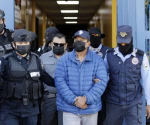 El exdiputado Midence Martínez Turcios mientras era trasladado hasta la CSJ.