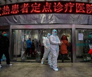 China es la única gran potencia que sigue exigiendo una cuarentena a los que viajan a su territorio, lo que penaliza su sector turístico.