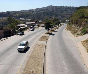 La construcción del anillo periférico, ahora insuficiente por la expansión territorial y flujo de vehículos, fue en varias etapas e inició en la década de 1990 durante la administración del extinto Rafael Callejas.