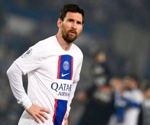 El delantero argentino del Paris Saint-Germain, Lionel Messi, reacciona durante el partido de fútbol de la L1 francesa entre el RC Strasbourg Alsace y el Paris Saint-Germain (PSG) en el Stade de la Meinau en Estrasburgo, este de Francia, el 27 de mayo de 2023.