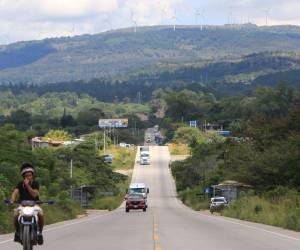 Construcción de carretera a Danlí concluirá en 2025, según anunció el titular del SIT, Octavio Pineda.
