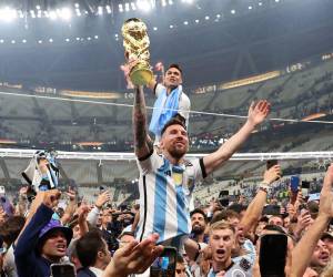 Lionel Messi celebró por todo lo alto el título más importante de su carrera.