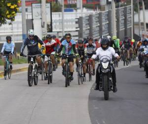 Cerca de 80 ciclistas realizaron la ruta este domingo.