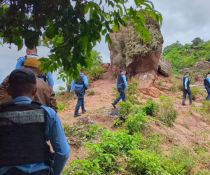 La búsqueda es uno de los procesos que realiza la Policía Nacional cuando se reporta la desaparición de una o varias personas. La búsqueda ocurre tras un proceso de investigación.