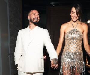 El cantante colombiano J Balvin protagonizó un emotivo y apasionado momento durante la celebración del 30 cumpleaños de su novia de toda la vida, Valentina Ferrer, en Miami el pasado domingo por la noche.