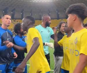 Cristiano Ronaldo no la pasó nada bien previo al juego de Al Nassr cuando su hijo no quiso pasar saludándole, pese a que lo llamó para que lo hiciera