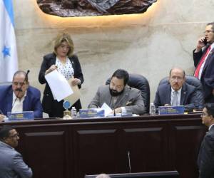 La noche de este miércoles, durante la tercera sesión ordinaria de la tercera legislatura del Congreso Nacional de Honduras, se llevó a cabo un importante debate que culminó con la aprobación de un proyecto de amnistía para el Instituto Hondureño de Seguridad Social (IHSS).
