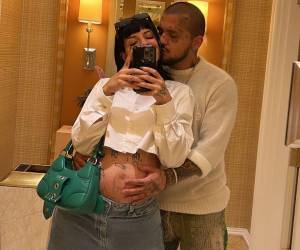 Cazzu y Nodal se han mostrado muy románticos y felices con la llegada de su bebé.