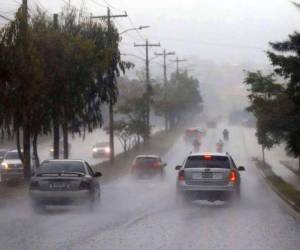 Las precipitaciones serán de débiles a moderadas y estarán acompañadas de oleajes de uno a tres pies en ambas costas durante este viernes.