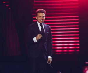 El cantante Luis Miguel se presentó el fin de semana en Estados Unidos y durante el concierto evidenció dolores en su pierna derecha.