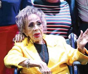La famosa estrella del cine de oro mexicano, Silvia Pinal, lleva cerca de 6 días hospitalizada.