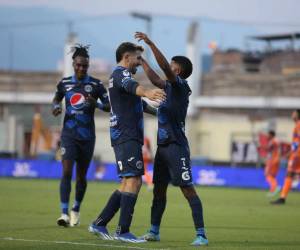 La sociedad Auzmendi-Serrano tiene a Motagua logrando un cómodo triunfo ante Lobos.