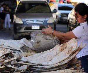 El valor del pescado seco se mantiene en el Mercado del Marisco, pero los comerciantes anunciaron que se viene un fuerte aumento.