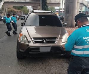 Alrededor de 20 carros han sido decomisados en lo que va de este martes, de acuerdo a las autoridades de la DNVT.