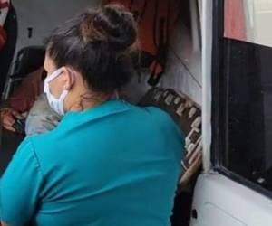 Los jóvenes fueron trasladados en ambulancia al hospital Regional de Occidente.