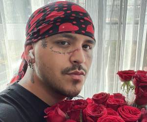 Nodal reveló que aunque no se arrepiente de sus tatuajes, sí confesó que no los hizo por rebeldía.