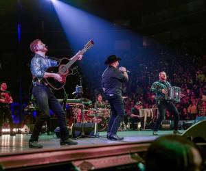 El Grupo Duelo se presentó en el Arena de Monterrey la noche del sábado 17 de febrero y salieron rumbo a Texas después del show.
