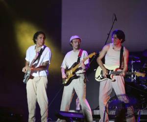 Durante una calurosa noche, los capitalinos acudieron este sábado al estadio Chochi Sosa en la Villa Olímpica de Tegucigalpa, para disfrutar de “La Fiesta”, el festival de música más grande de Honduras. A continuación las imágenes captadas por EL HERALDO.