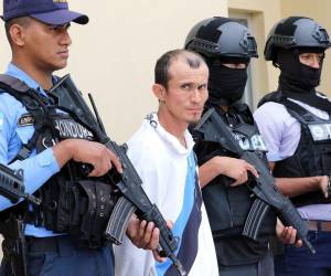 Entre evasivas y un evidente silencio, Fredy Arturo Sorto Ordóñez, principal sospechoso del asesinato del pequeño Jhonny Neptaly Gómez Vásquez, se limitó a decir: “No voy a hablar” cuando fue abordado por periodistas tras su captura en la aldea El Tablón, Francisco Morazán.