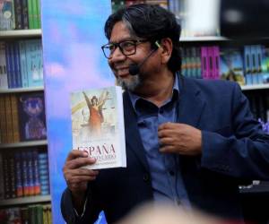 Uno de los expositores fue César Humberto Rodríguez, más conocido en el campo de la literatura como César Indiano.