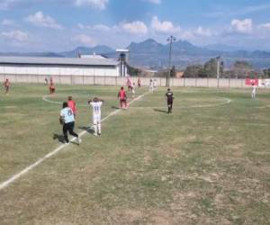 El partido entre Deportes Savio y Real Juventud fue escenario de una insólita situación.
