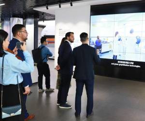 El secretario ejecutivo del Consejo Nacional de Inversiones (CNI), Miguel Medina, visitó la empresa china.