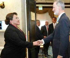 La presidenta de Honduras y el rey de España sostuvieron un encuentro donde aprovecharon en hablar temas para reforzar la cooperación entre ambos países.