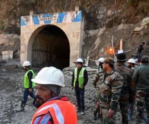 Las imágenes publicadas por los equipos de rescate muestran el túnel en el que quedaron los obreros.