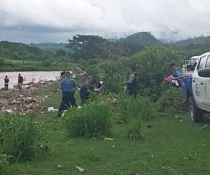 Las autoridades policiales llegaron al lugar para resguardar la escena.