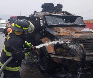 La institución detalló que el vehículo quedó completamente destruido en el incidente.