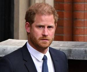 La aparición sorpresa del príncipe en Londres tiene lugar poco más de un mes antes de la c<b>eremonia de coronación </b>de su padre.