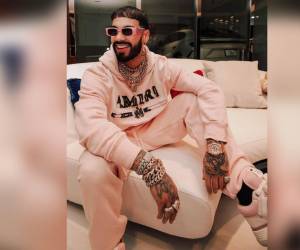 Anuel lanzó una fuerte amenaza a Arcángel en las redes sociales.