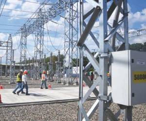 La Comisión de Energía intensifica negociaciones políticas para lograr la aprobación del proyecto que busca reducir la tarifa eléctrica nacional.