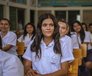 Miles de jóvenes estudiantes que viven en pobreza y pobreza extrema serán beneficiados con el programa Becas Solidarias.