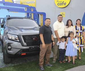 Estaciones de Servicio UNO y Tiendas Pronto realizaron la entrega de una Nissan Frontier PRO-4X al ganador del tercer sorteo de la promoción “UNO te une a la fiesta del fútbol”, Fransua Herrera.