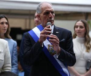 Aunque pequeña, pero significativa y distinta de las de otros gobiernos, la banda presidencial de Nasry Asfura tiene un toque que la hace única. Y no, no se trata de un color, sino algo personalizado. ¿Qué es? Aquí le damos los detalles: ​​​​