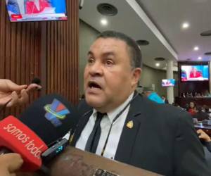 Carlos Umaña señaló que la bancada del PSH se mantuvo firme en su postura de no ratificar el convenio.