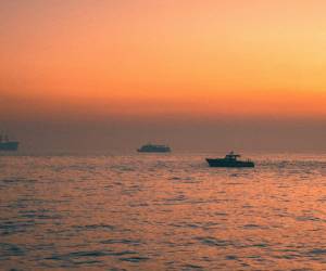 Desde que el pasado 21 de marzo Donald Trump dio 48 horas al Gobierno de Irán para abrir el estrecho de Ormuz, el presidente estadounidense ha prolongado el plazo en varias ocasiones, la última de las cuales expira, si no hay cambios, este próximo miércoles. A continuación los detalles de la importancia del estrecho de Ormuz para Donald Trump y la razón de su frustración.