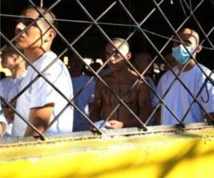 La reforma constitucional fue aprobada sin debate previo y ahora deberá ser ratificada para entrar en vigencia en El Salvador.