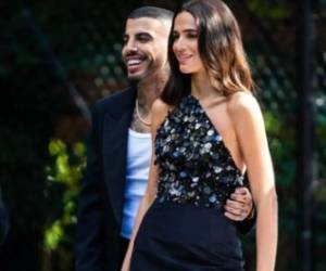 El intérprete de “Todo de ti”, RAU Alejandro y la modelo brasileña Bruna Marquizine fueron parte de una sección fotográfica para la campaña publicitaria de Carolina Herrera.