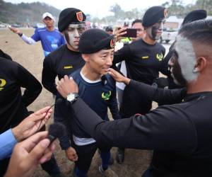 Shin fue recibido por los agentes del comando Cobras unos kilómetros antes de llegar a la meta de este miércoles.