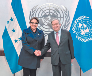 La presidenta Xiomara Castro y el secretario general de la ONU, António Guterres.